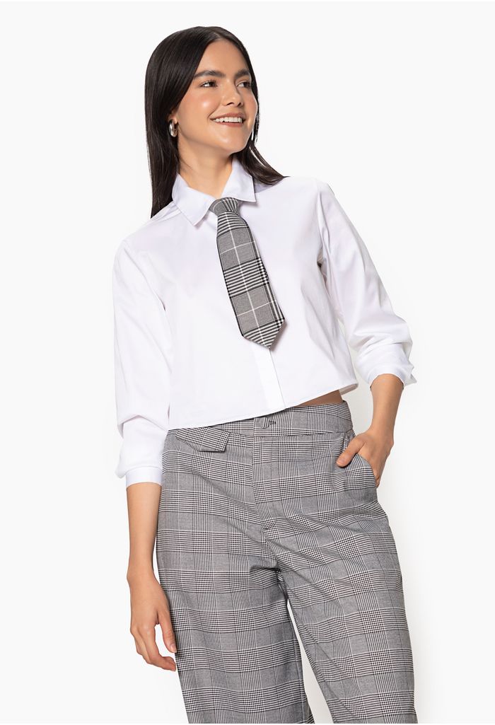 Mujeres con camisa y corbata sale