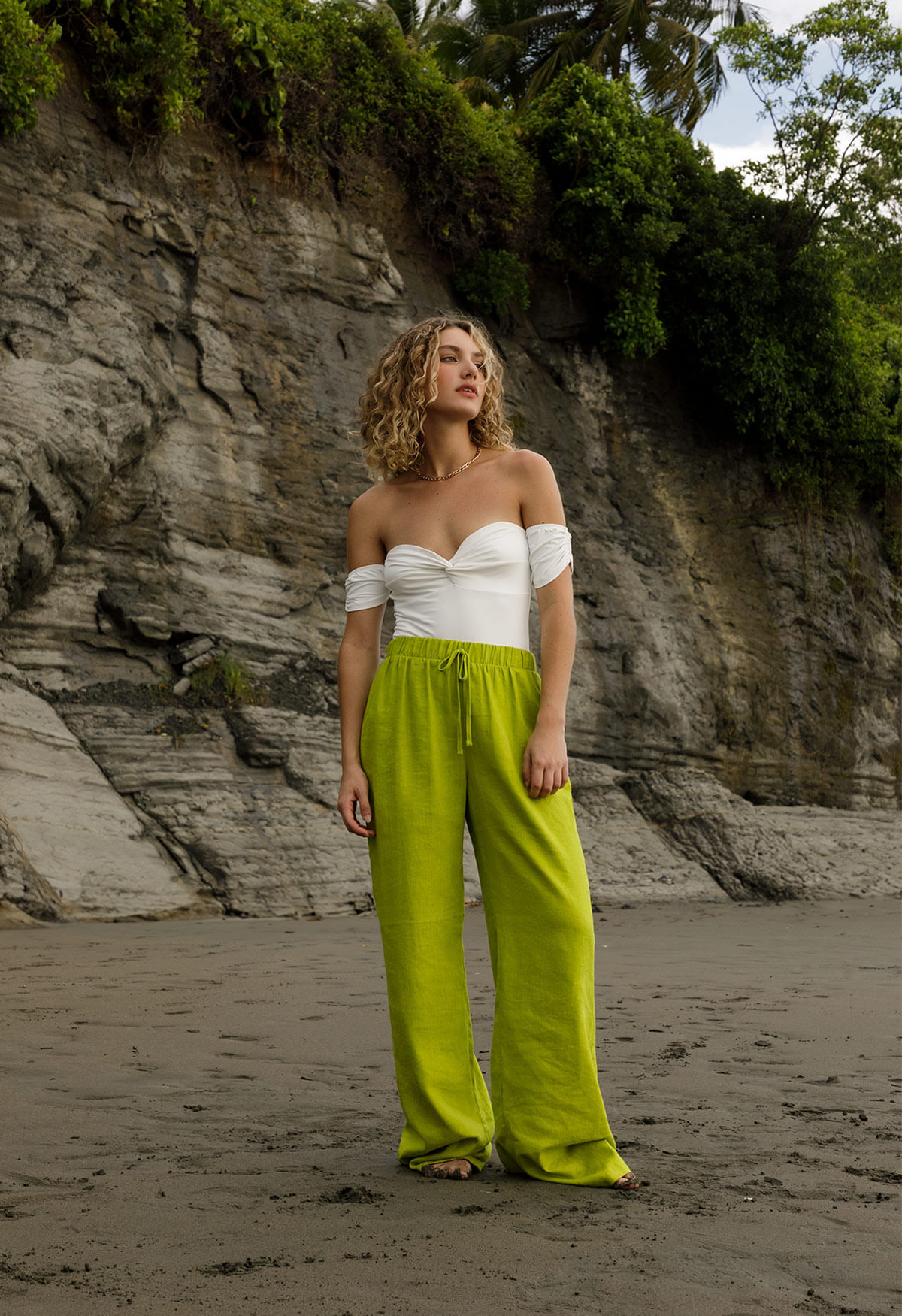 Pantalon tiro medio con pretina elastica